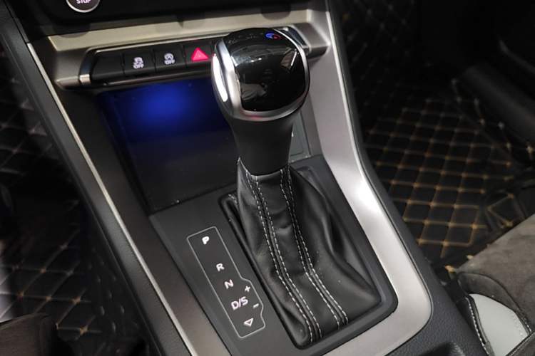 Used Audi Q3 2020 40 TFSI Fashion Dynamic Model Gear Lever