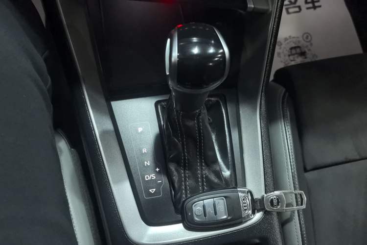 Used Audi Q3 2020 35 TFSI Ambition Dynamic Edition Gear Lever
