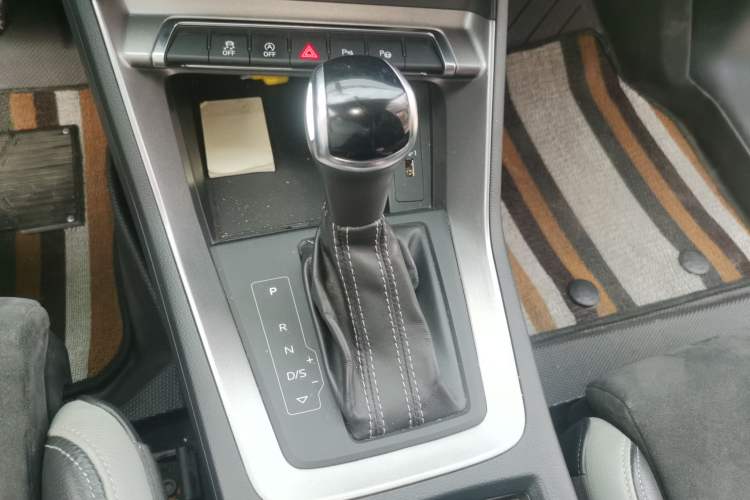 Used Audi Q3 2020 35 TFSI Fashion Dynamic Model Gear Lever