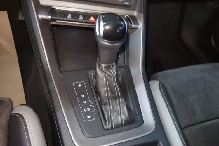 Used Audi Q3 2020 35 TFSI Fashion Dynamic Model Gear Lever