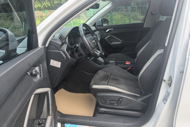 Used Audi Q3 2020 35 TFSI Fashion Dynamic Model Interior 1