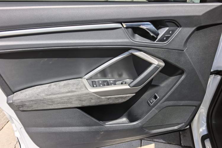 Used Audi Q3 2020 40 TFSI Fashion Dynamic Model Interior 2