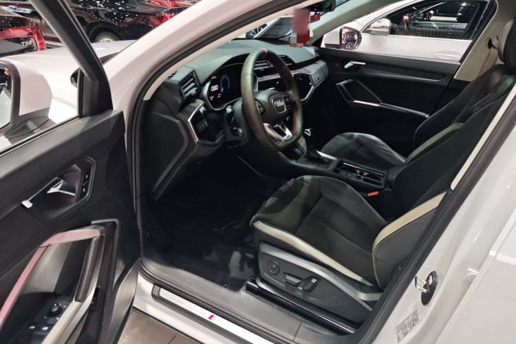 Used Audi Q3 2020 35 TFSI Fashion Dynamic Model Interior 2