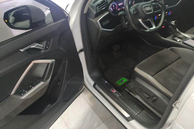Used Audi Q3 2020 35 TFSI Ambition Dynamic Edition Interior 3