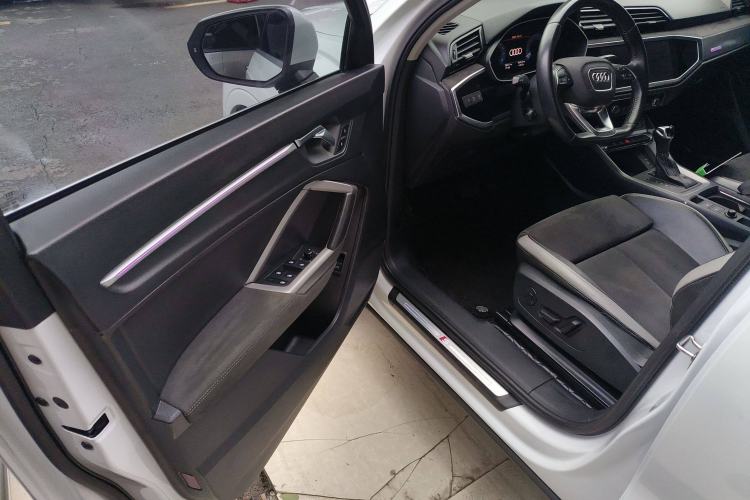 Used Audi Q3 2020 40 TFSI Fashion Dynamic Model Interior 3