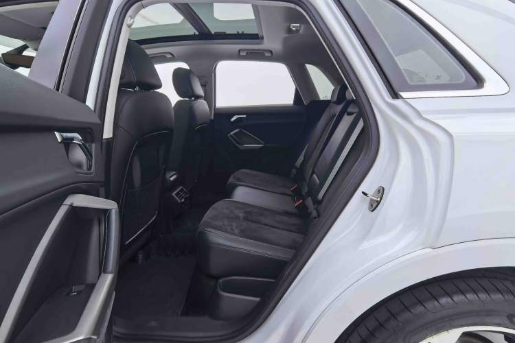 Used Audi Q3 2020 35 TFSI Fashion Dynamic Model Interior 4