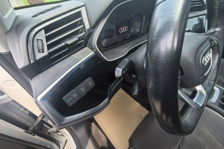 Used Audi Q3 2020 35 TFSI Fashion Dynamic Model Interior 4