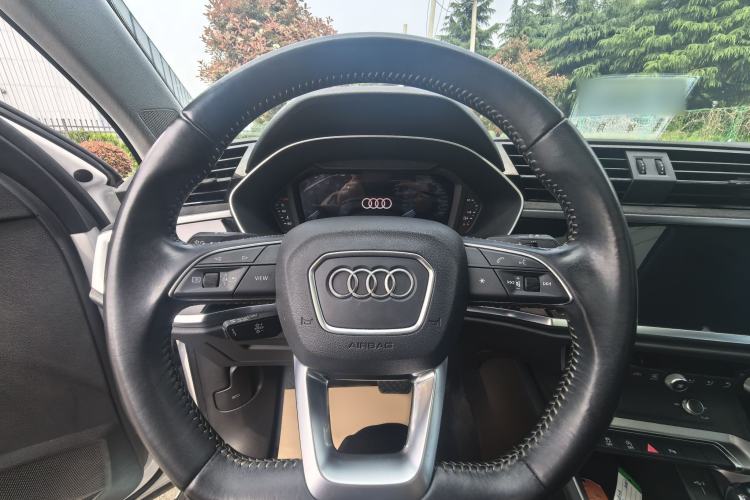 Used Audi Q3 2020 35 TFSI Fashion Dynamic Model Interior 5
