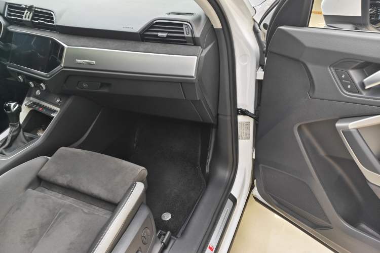Used Audi Q3 2020 35 TFSI Fashion Dynamic Model Interior 9