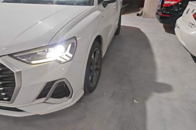 Used Audi Q3 2020 35 TFSI Fashion Dynamic Model Left Front Headlight