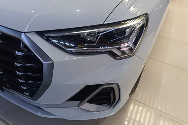 Used Audi Q3 2020 40 TFSI Fashion Dynamic Model Left Front Headlight