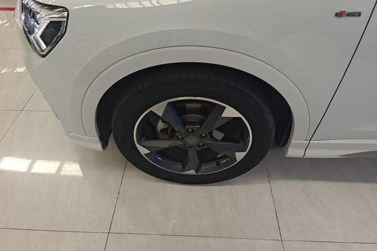 Used Audi Q3 2020 35 TFSI Ambition Dynamic Edition Left Front Wheel Hub