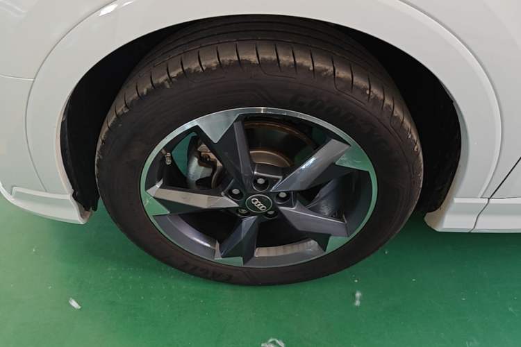 Used Audi Q3 2020 35 TFSI Fashion Dynamic Model Left Front Wheel Hub