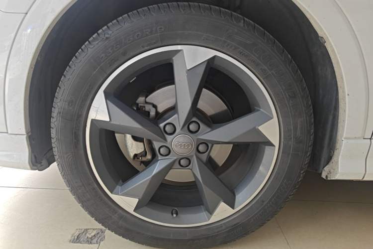 Used Audi Q3 2020 35 TFSI Fashion Dynamic Model Left Front Wheel Hub