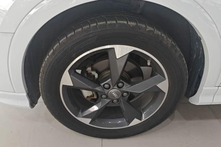 Used Audi Q3 2020 35 TFSI Fashion Dynamic Model Left Front Wheel Hub
