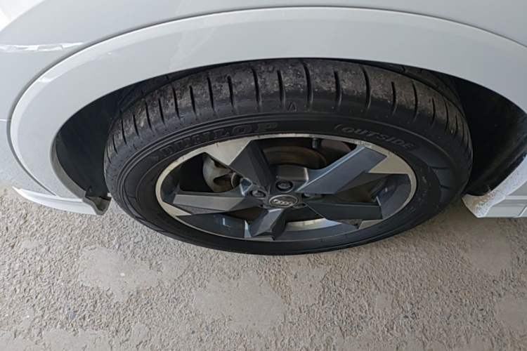 Used Audi Q3 2020 35 TFSI Fashion Dynamic Model Left Front Wheel Hub