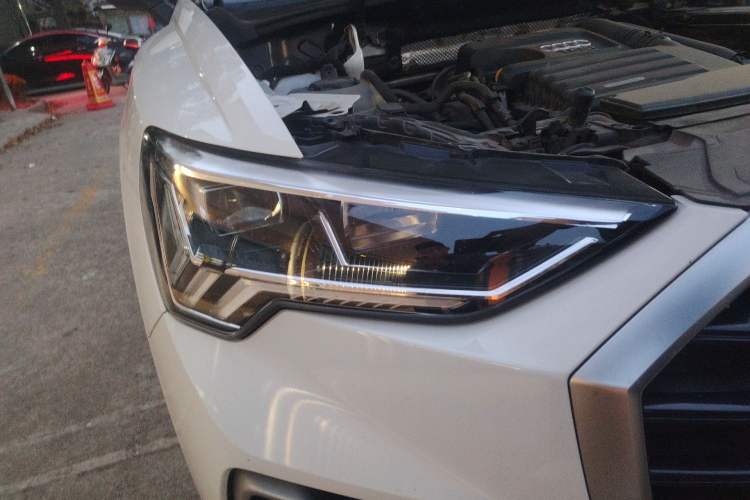 Used Audi Q3 2020 35 TFSI Fashion Dynamic Model Right Front Headlight