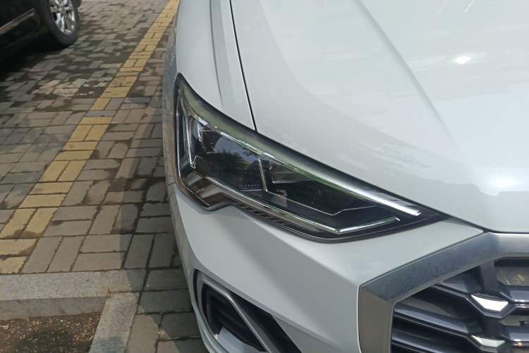 Used Audi Q3 2020 40 TFSI Fashion Dynamic Model Right Front Headlight