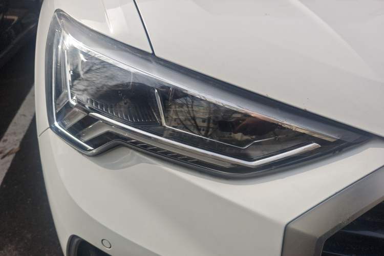 Used Audi Q3 2020 35 TFSI Fashion Dynamic Model Right Front Headlight