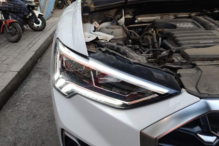 Used Audi Q3 2020 35 TFSI Fashion Dynamic Model Right Front Headlight