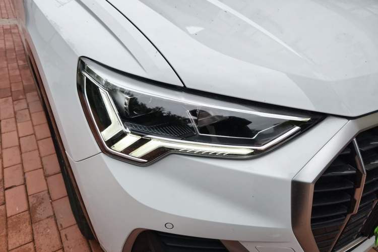 Used Audi Q3 2020 35 TFSI Fashionable and Elegant Model Right Front Headlight