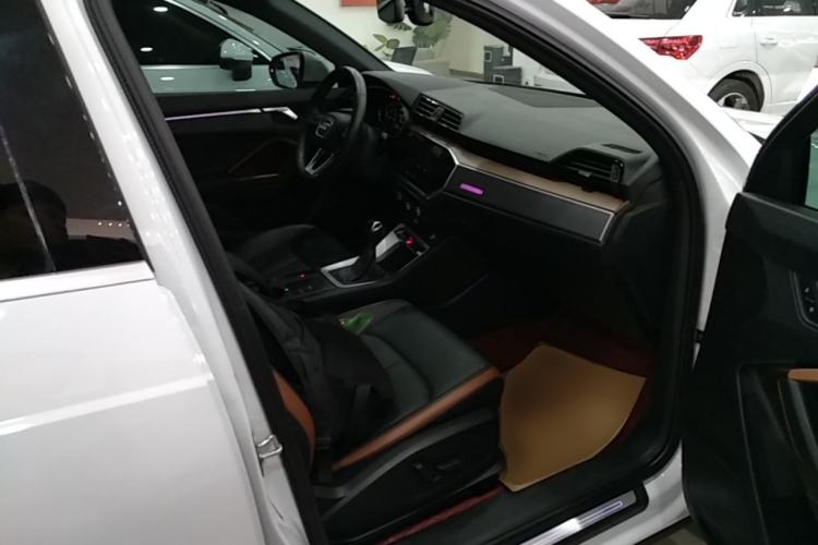Used Audi Q3 2020 35 TFSI Fashionable and Elegant Model Right Front Seat