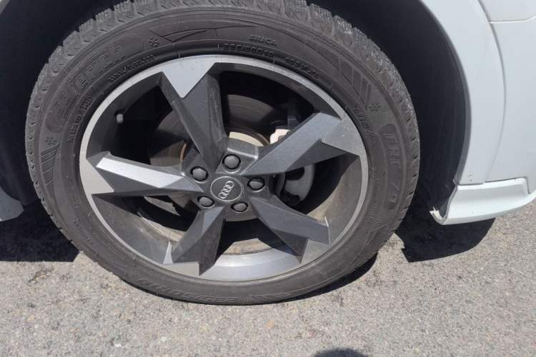 Used Audi Q3 2020 35 TFSI Fashion Dynamic Model Right Front Wheel Hub