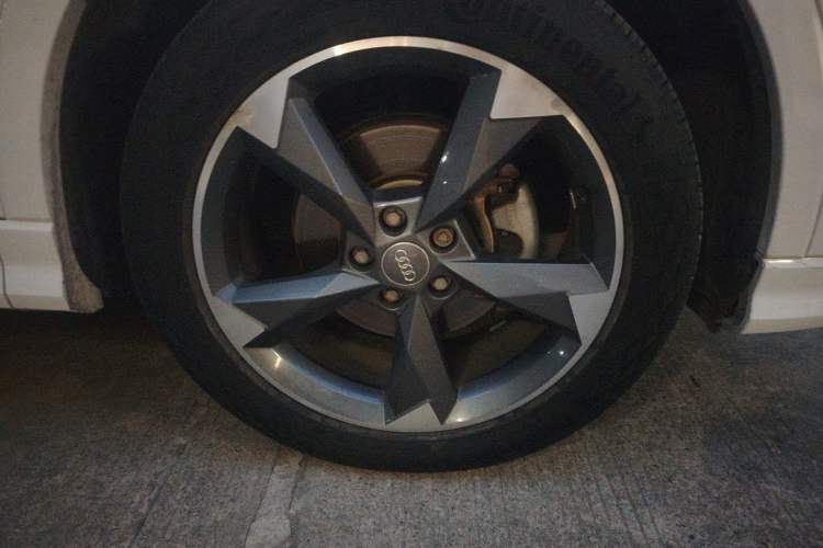 Used Audi Q3 2020 35 TFSI Fashion Dynamic Model Right Front Wheel Hub