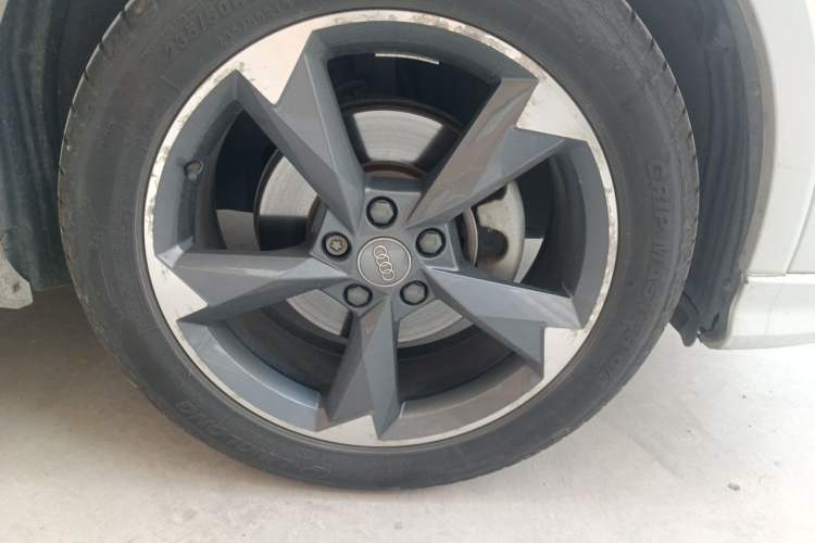 Used Audi Q3 2020 35 TFSI Fashion Dynamic Model Right Front Wheel Hub