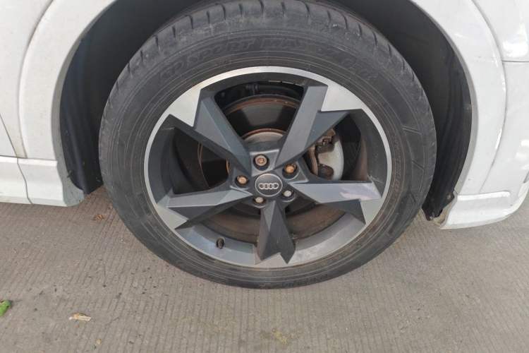 Used Audi Q3 2020 35 TFSI Fashion Dynamic Model Right Front Wheel Hub