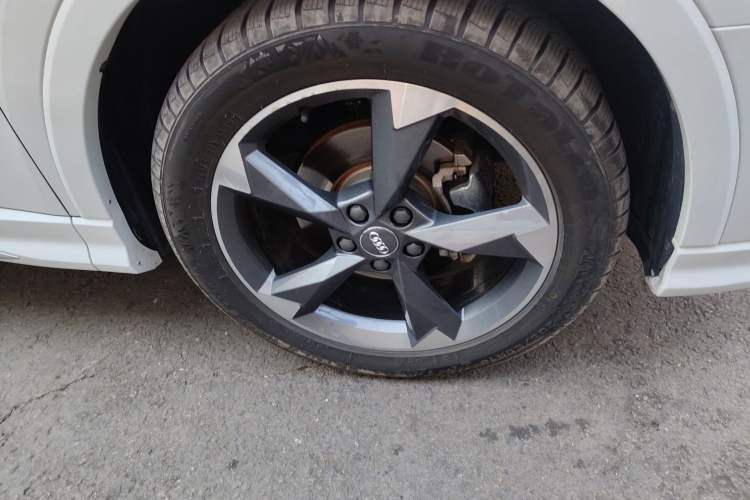 Used Audi Q3 2020 35 TFSI Fashion Dynamic Model Right Front Wheel Hub