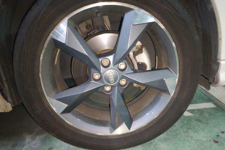 Used Audi Q3 2020 35 TFSI Fashion Dynamic Model Right Front Wheel Hub