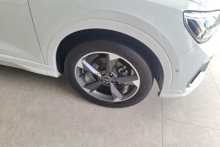 Used Audi Q3 2020 35 TFSI Fashion Dynamic Model Right Front Wheel Hub