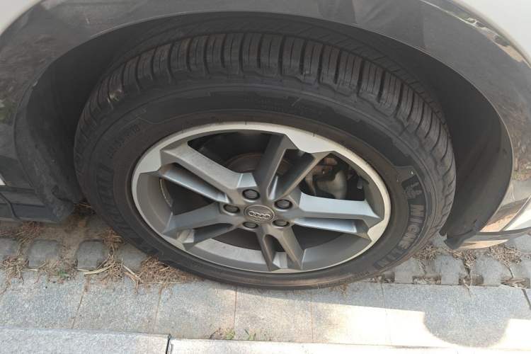 Used Audi Q3 2020 35 TFSI Ambition Style Edition Right Front Wheel Hub