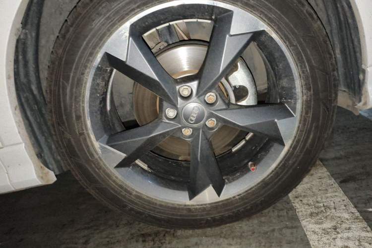 Used Audi Q3 2020 35 TFSI Fashion Dynamic Model Right Front Wheel Hub