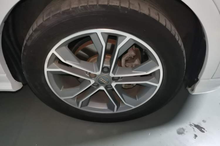Used Audi Q3 2020 40 TFSI Fashion Dynamic Model Right Front Wheel Hub