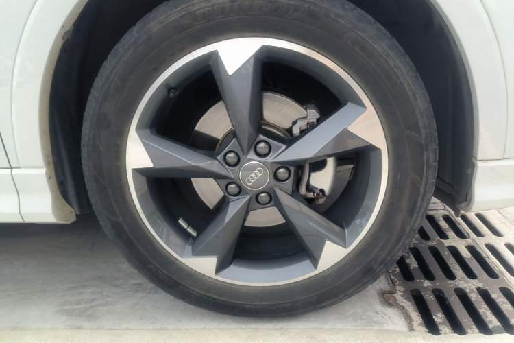 Used Audi Q3 2020 35 TFSI Fashion Dynamic Model Right Front Wheel Hub