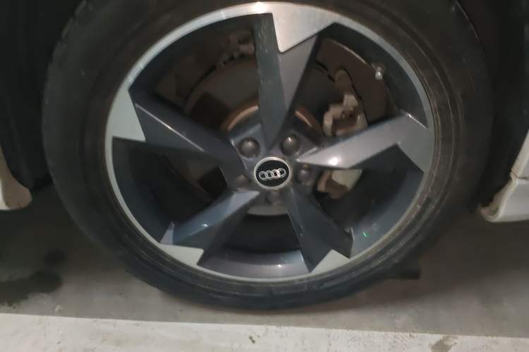 Used Audi Q3 2020 35 TFSI Fashion Dynamic Model Right Front Wheel Hub
