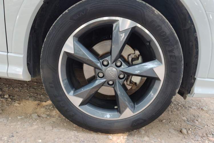 Used Audi Q3 2020 35 TFSI Fashion Dynamic Model Right Front Wheel Hub