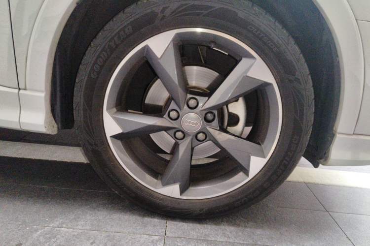 Used Audi Q3 2020 35 TFSI Fashion Dynamic Model Right Front Wheel Hub