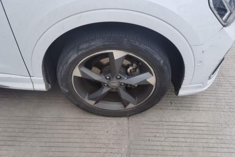 Used Audi Q3 2020 35 TFSI Fashion Dynamic Model Right Front Wheel Hub