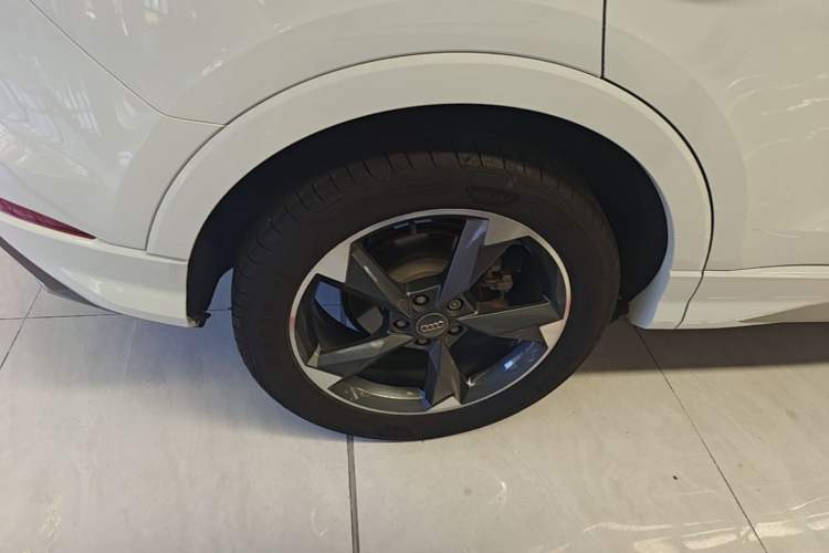Used Audi Q3 2020 35 TFSI Ambition Dynamic Edition Right Rear Wheel Hub