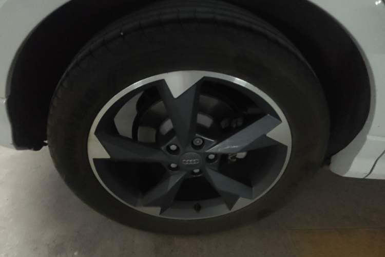 Used Audi Q3 2020 35 TFSI Fashion Dynamic Model Right Rear Wheel Hub