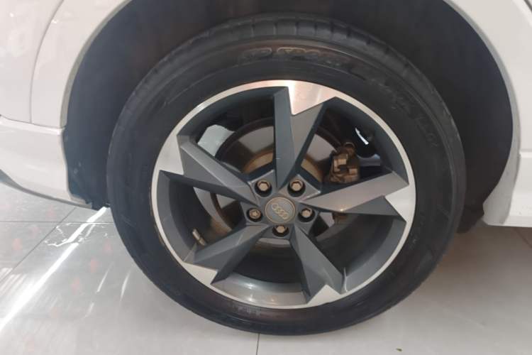 Used Audi Q3 2020 35 TFSI Fashion Dynamic Model Right Rear Wheel Hub