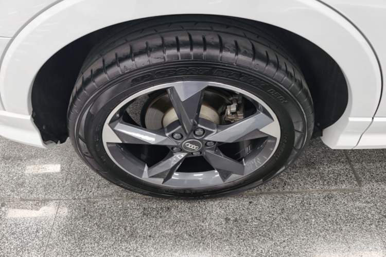 Used Audi Q3 2020 35 TFSI Fashion Dynamic Model Right Rear Wheel Hub