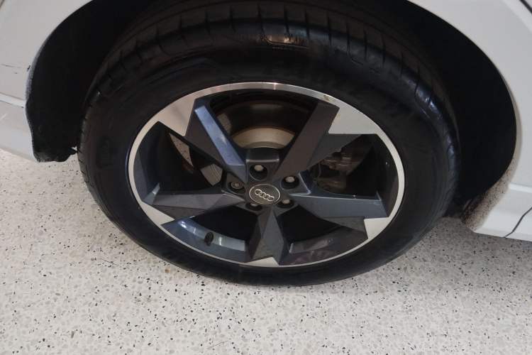 Used Audi Q3 2020 35 TFSI Fashion Dynamic Model Right Rear Wheel Hub