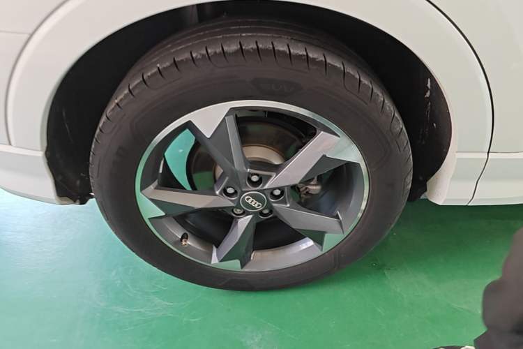 Used Audi Q3 2020 35 TFSI Fashion Dynamic Model Right Rear Wheel Hub
