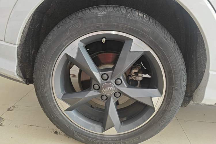 Used Audi Q3 2020 35 TFSI Fashion Dynamic Model Right Rear Wheel Hub