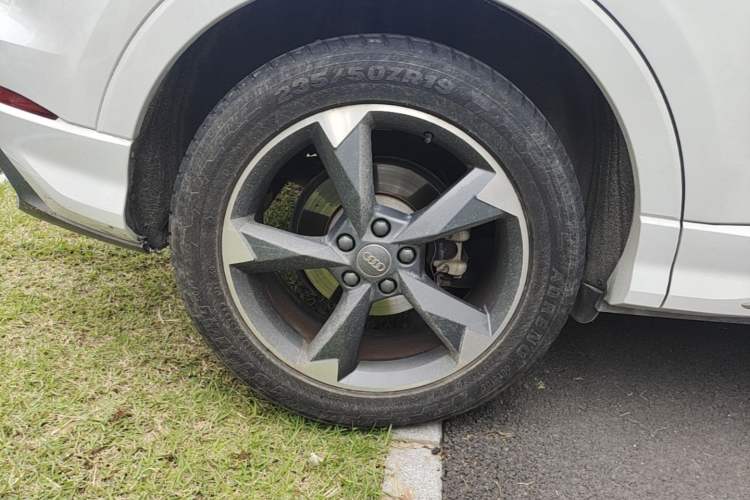 Used Audi Q3 2020 35 TFSI Fashion Dynamic Model Right Rear Wheel Hub