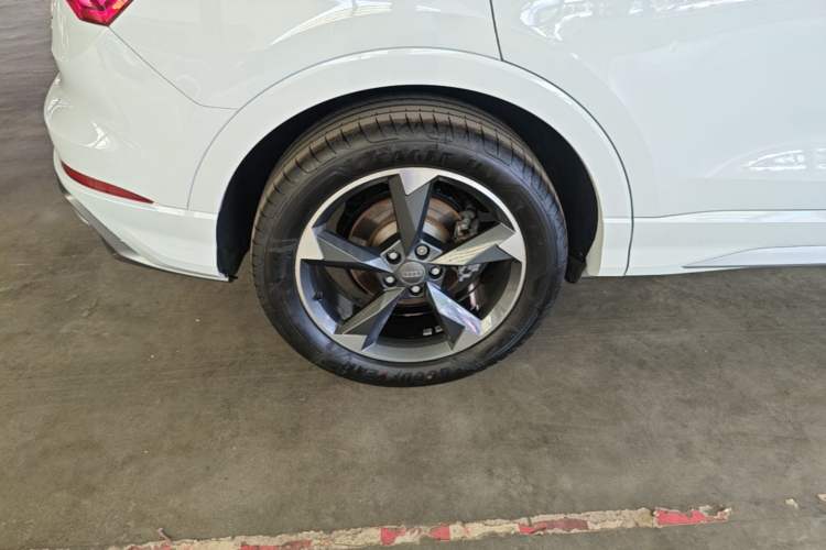 Used Audi Q3 2020 35 TFSI Fashion Dynamic Model Right Rear Wheel Hub